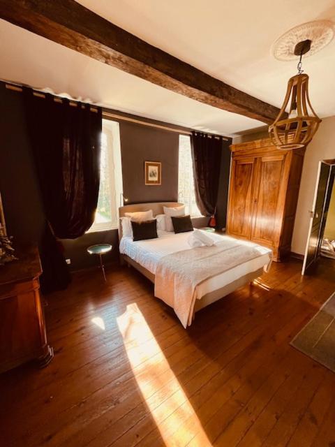Le Manoir Du Thouron Saint-Sulpice (Oise) Exterior foto